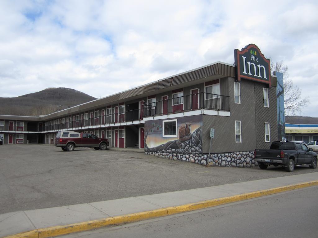 The Pine Inn Chetwynd Exterior foto